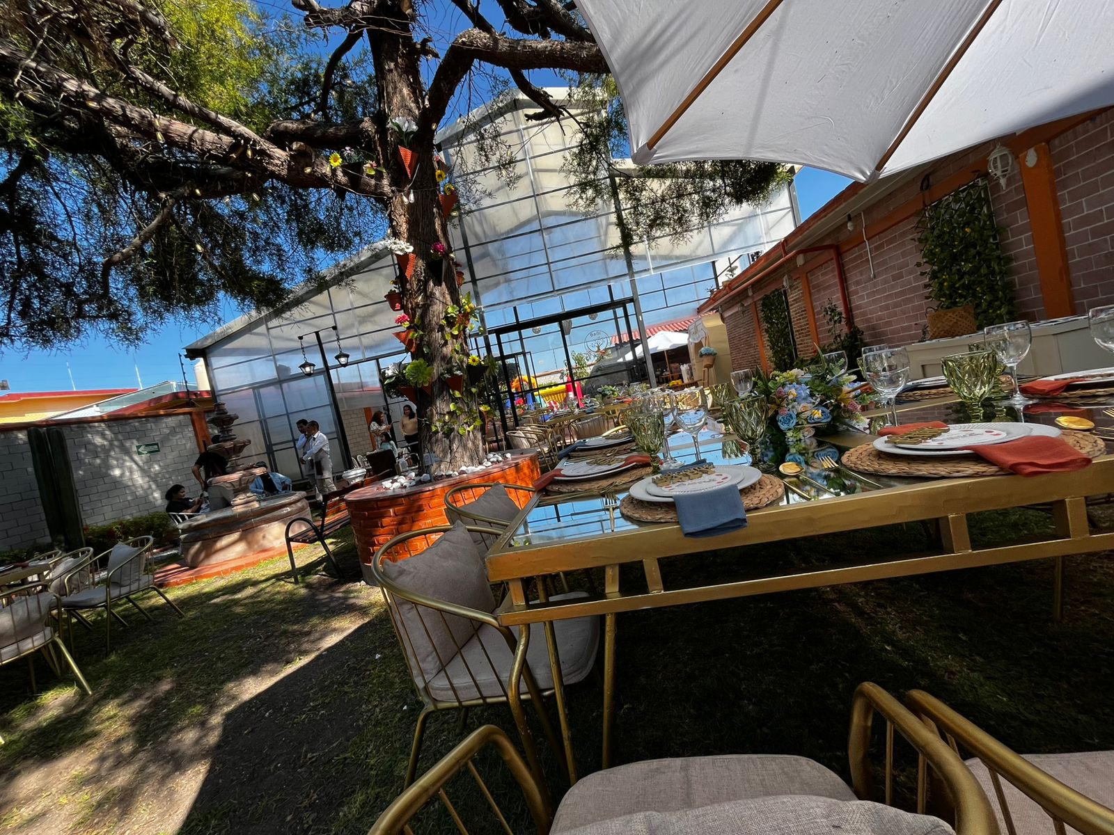 Mesa elegante al aire libre